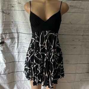 Sexy Forever 21 Black & White Dress w/Pleated Print Bottom Sz M